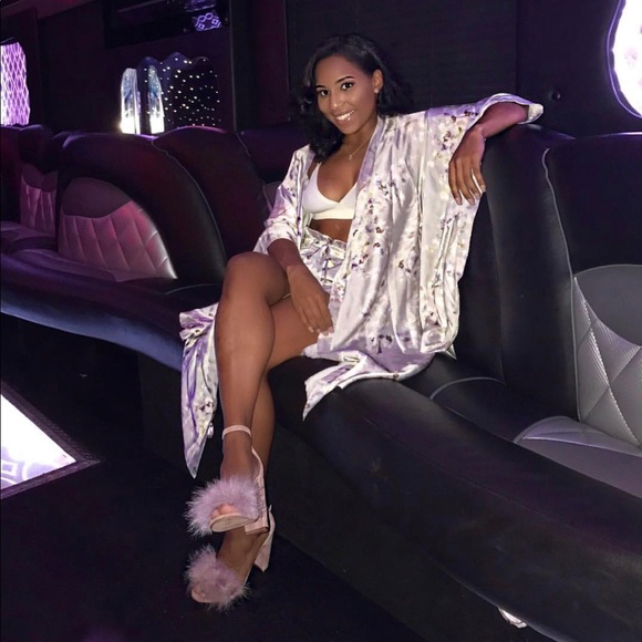 Short & Robe 2 piece - Picture 2 of 2